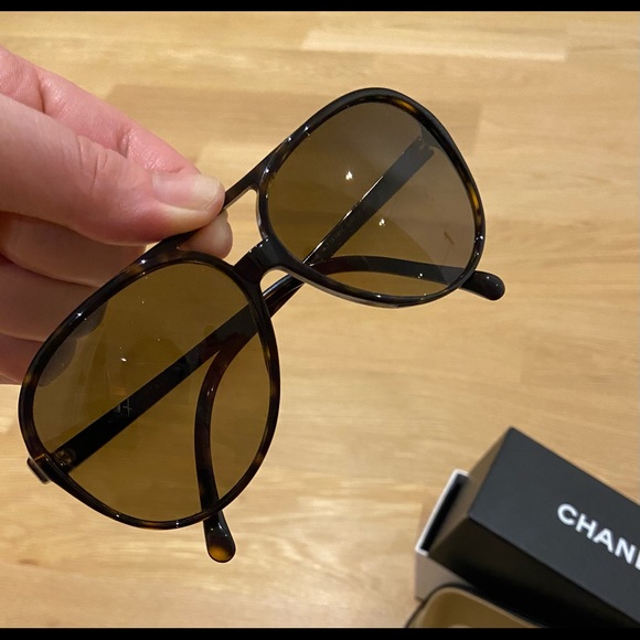 Chanel sunglasses - Picture 2 of 5